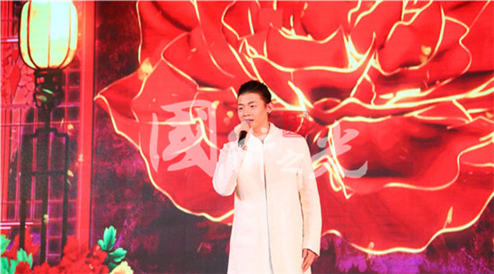 文傳榜發(fā)布大會(huì)現(xiàn)場(chǎng)中國(guó)好歌曲第一季冠軍霍尊演唱歌曲《花雅禪》剪影